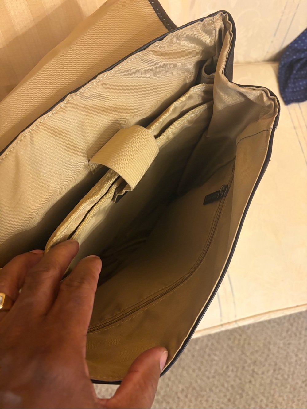 Kenneth Cole Reaction Dark Brown Leather Flap Backpack - Picture 8 of 8